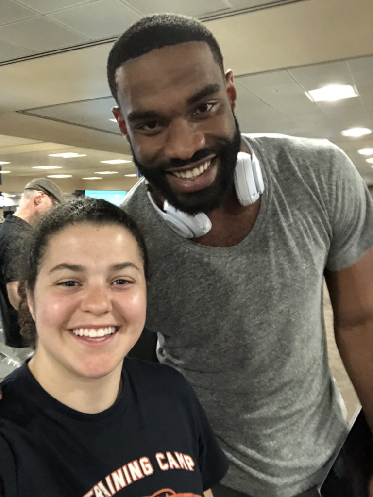 NFL player saves woman from an airline headache with a simple good deed!