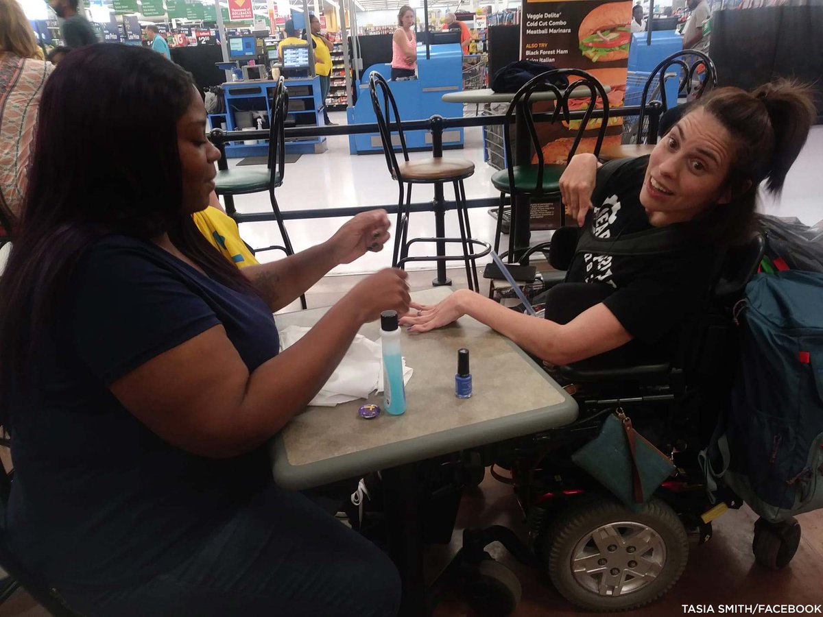 Sweet Walmart Cashier Offers Manicure After Nail Salon Turns Away Disabled Woman